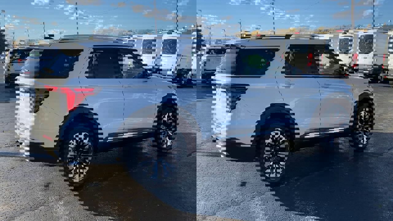 2026 Ford Explorer Platinum photo 2