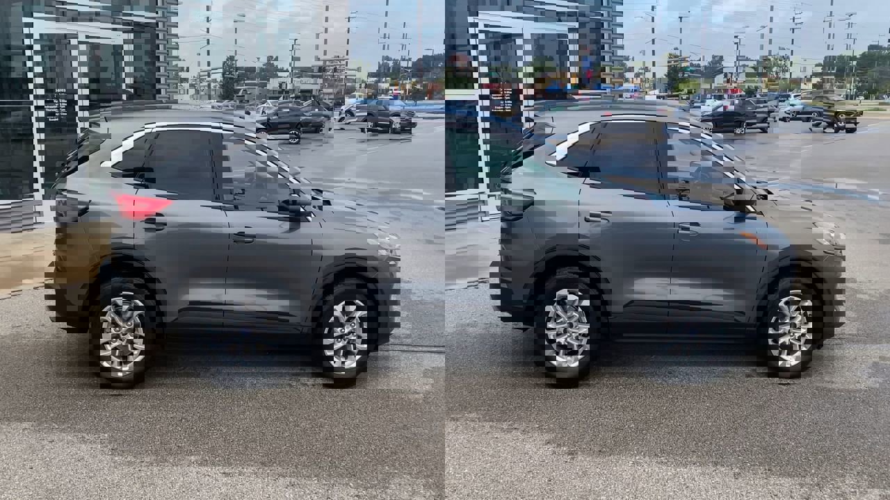 2022 Ford Escape SE photo 2