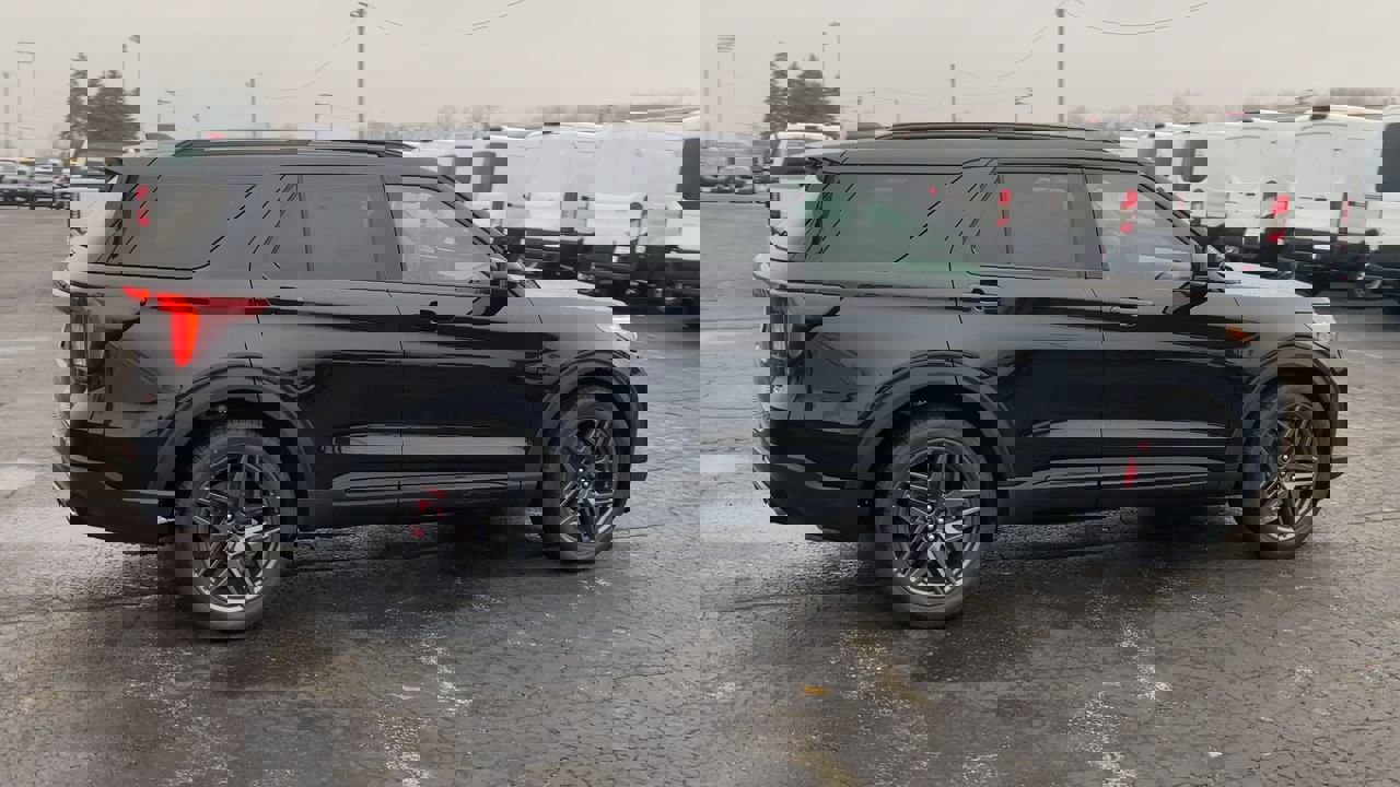 2026 Ford Explorer ST photo 2