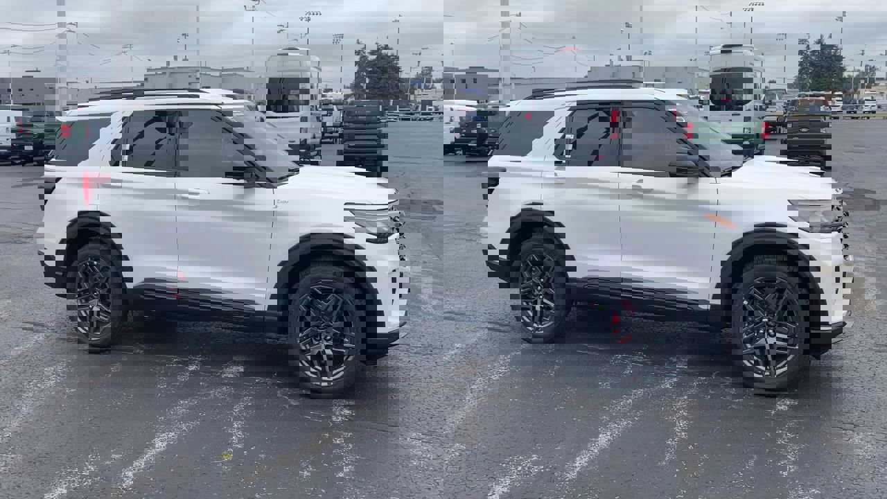 2025 Ford Explorer ST-Line photo 3