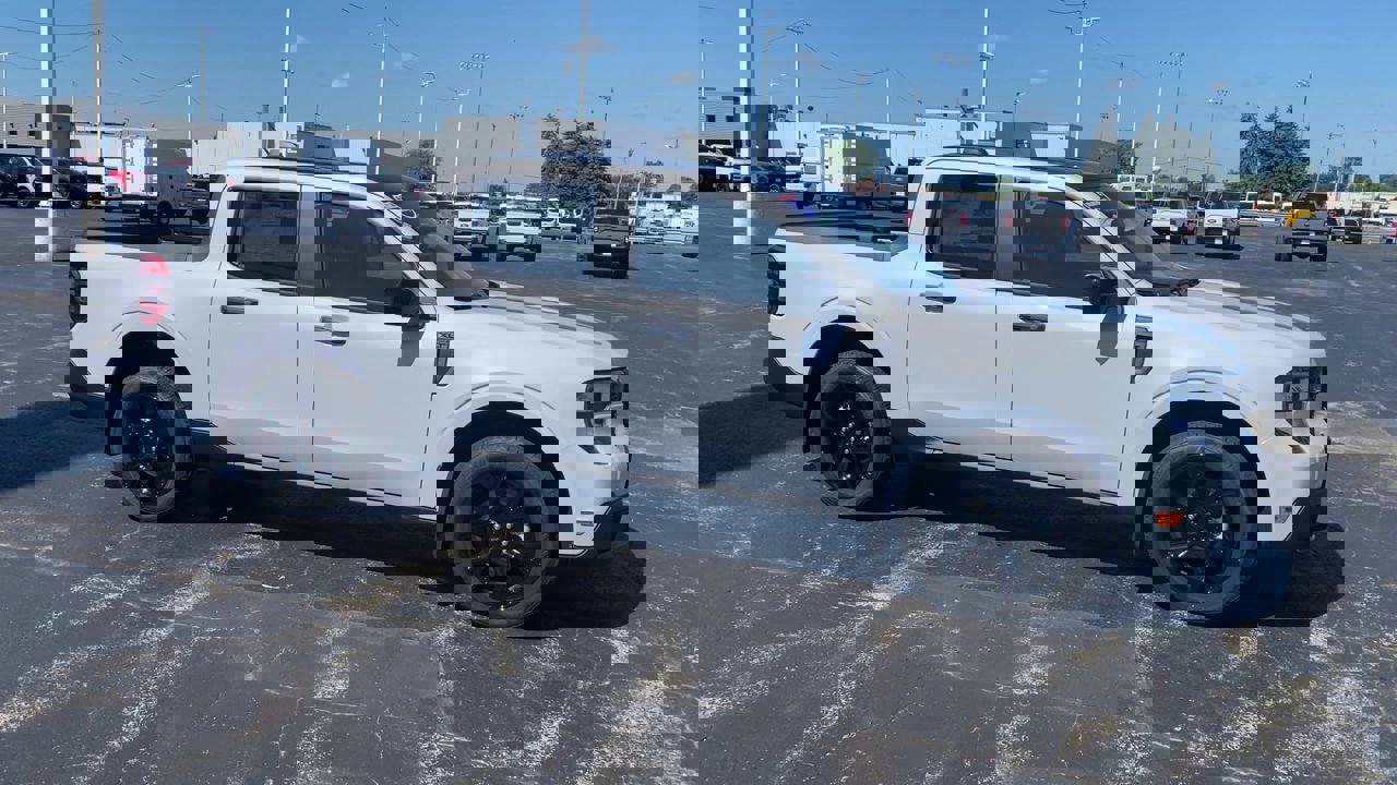 2025 Ford Maverick XLT photo 2