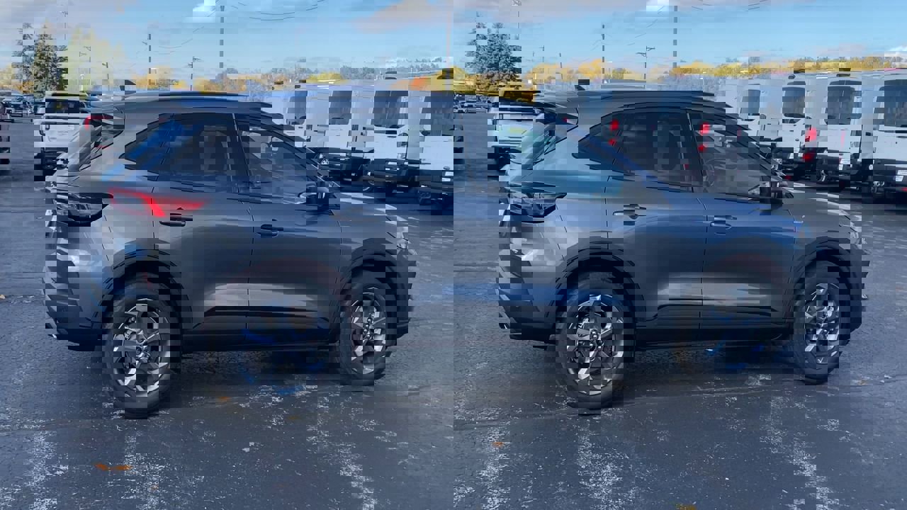 2026 Ford Escape ST-Line photo 2