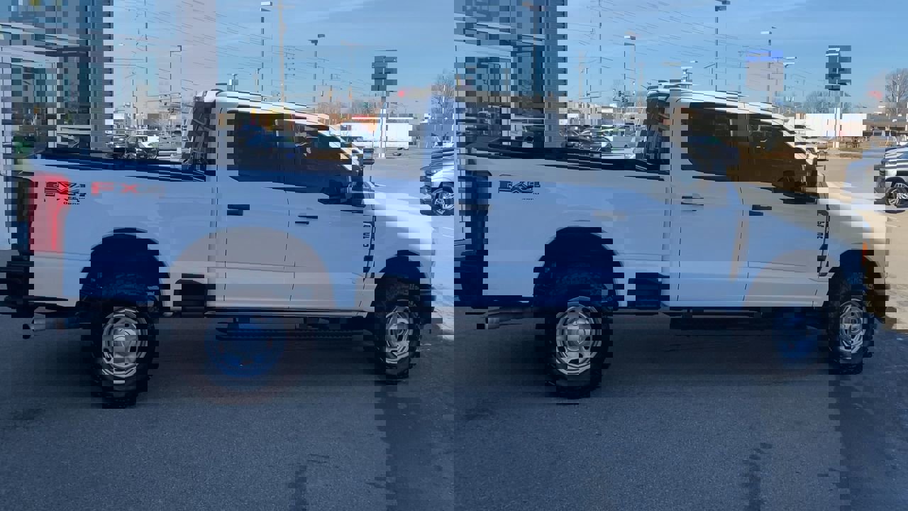 2023 Ford F-250 XL photo 2