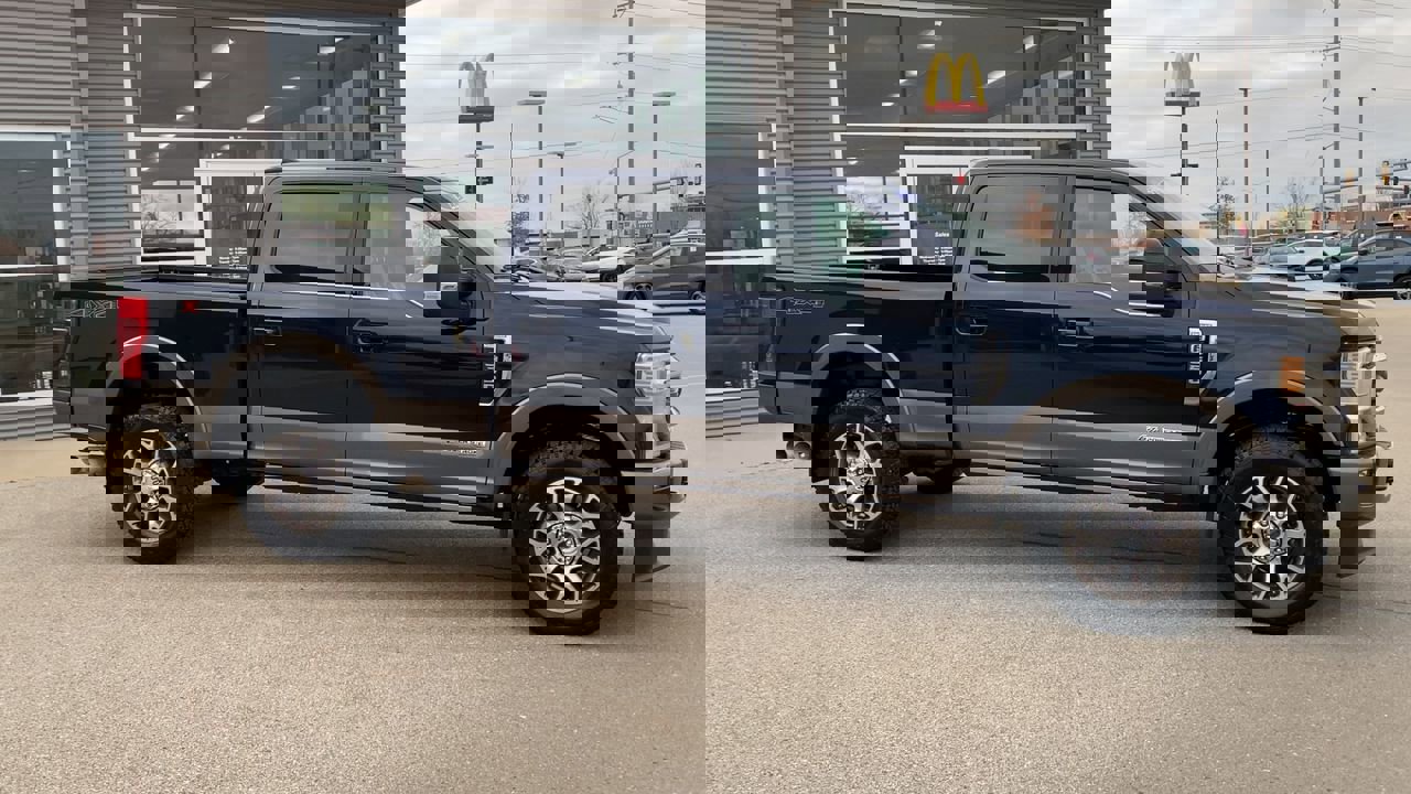 2022 Ford F-350 XL photo 2