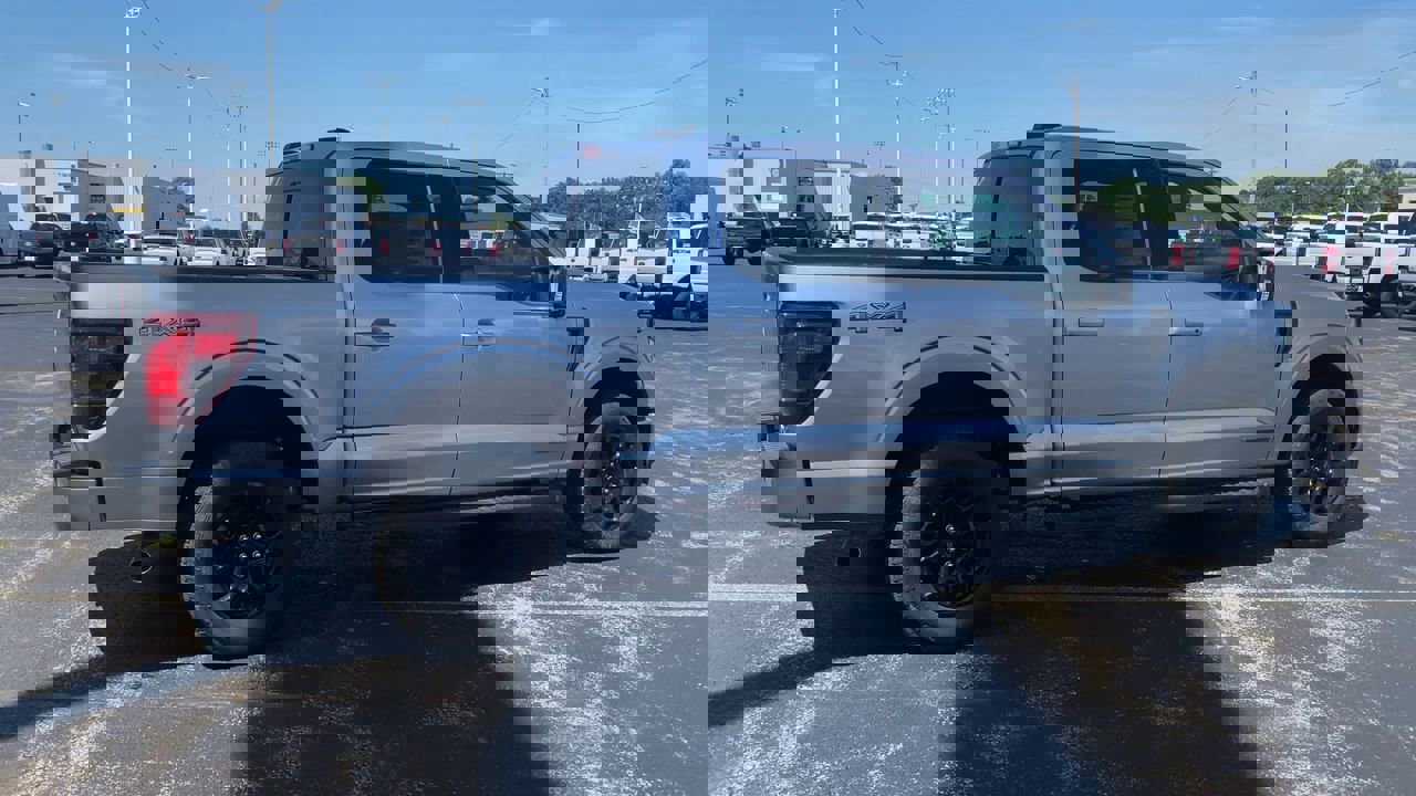 2025 Ford F-150 XLT photo 2