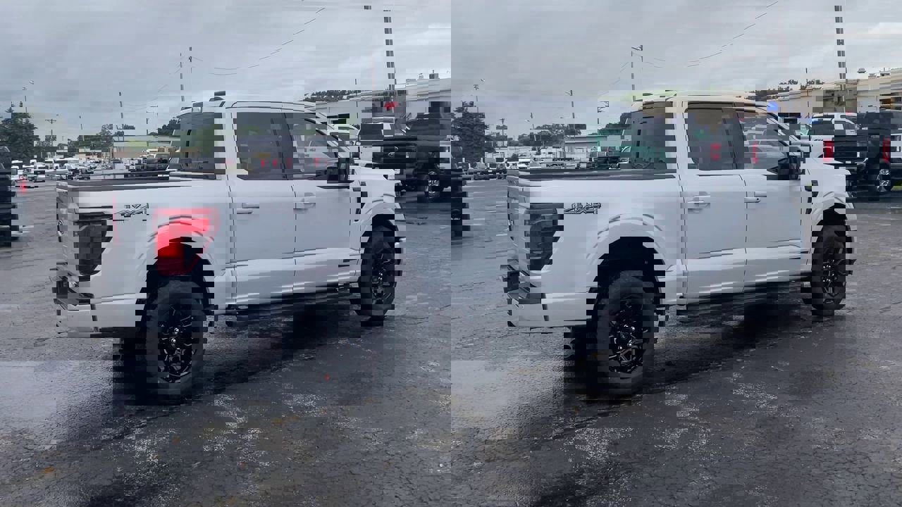 2025 Ford F-150 XLT photo 2