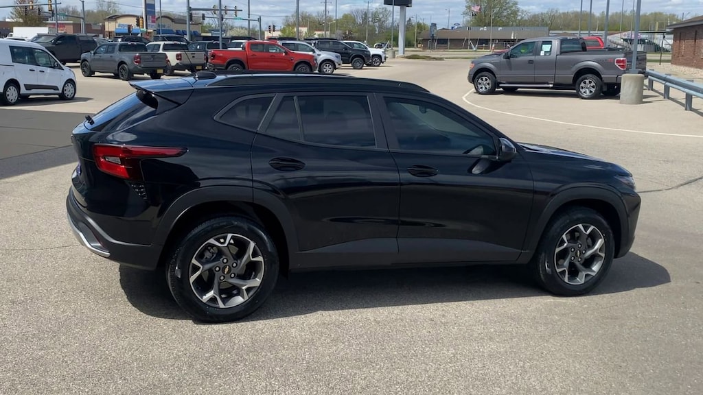 Used 2024 Chevrolet Trax LT SUV