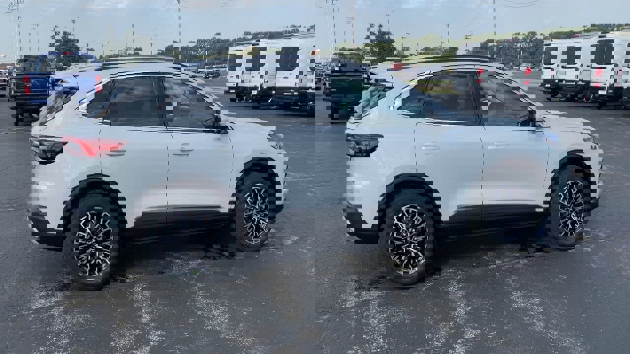 2026 Ford Escape photo 2