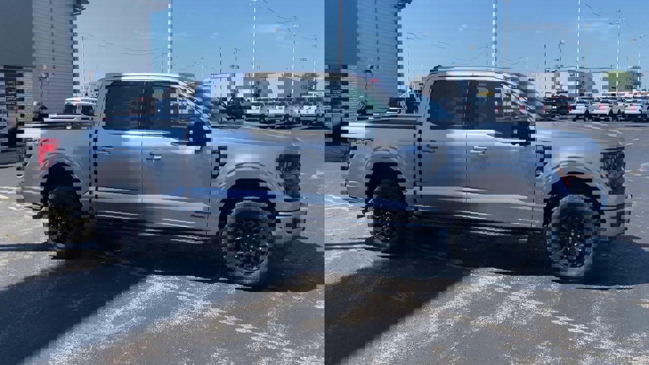 2025 Ford F-150 XLT photo 3