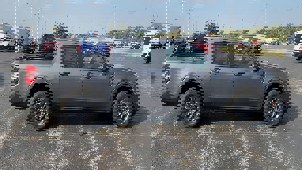 2025 Ford Maverick XLT photo 2