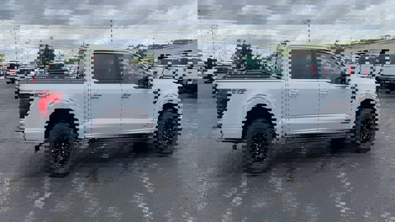 2025 Ford F-150 XLT photo 2