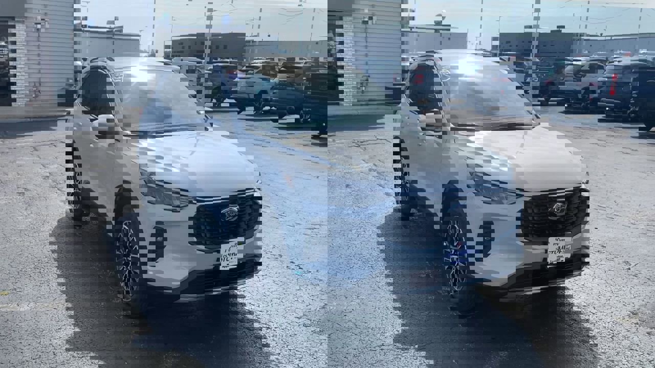 2025 Ford Escape photo 4