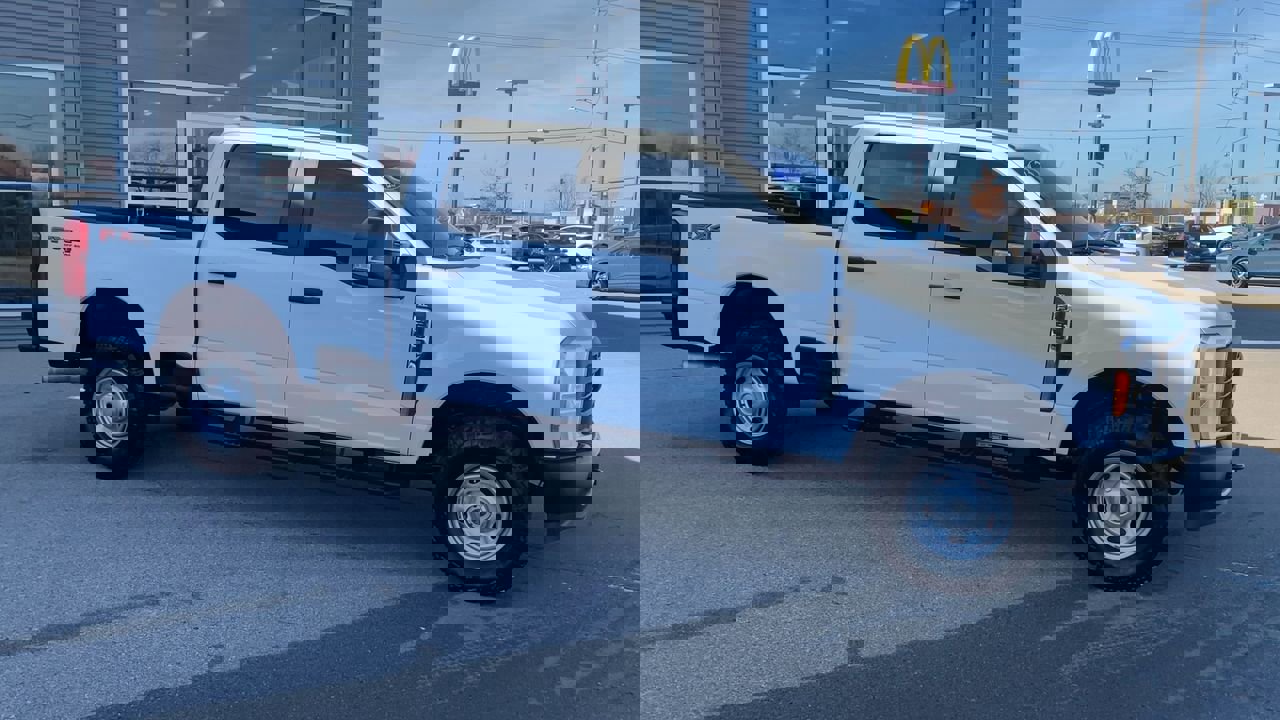 2023 Ford F-250 XL photo 3