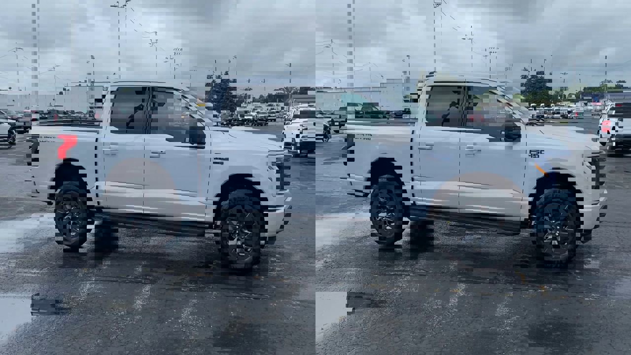 2025 Ford F-150 Lightning photo 3