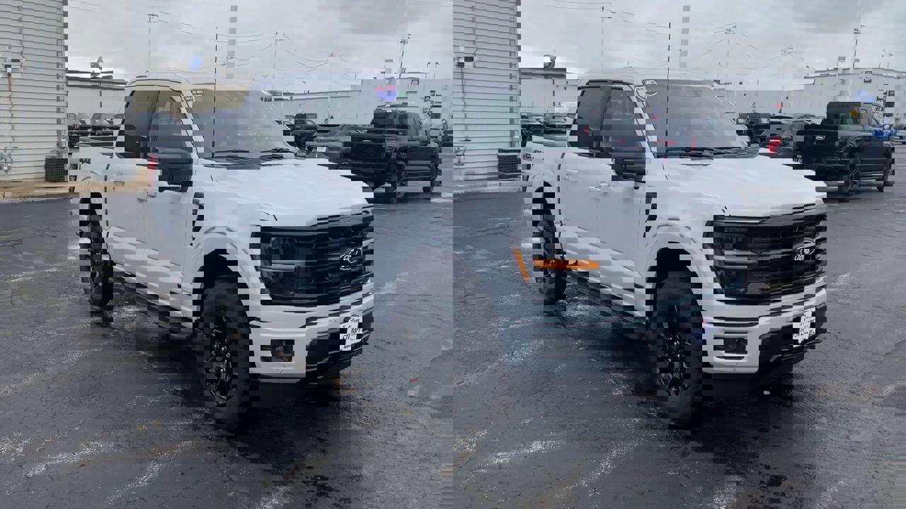 2025 Ford F-150 XLT photo 4