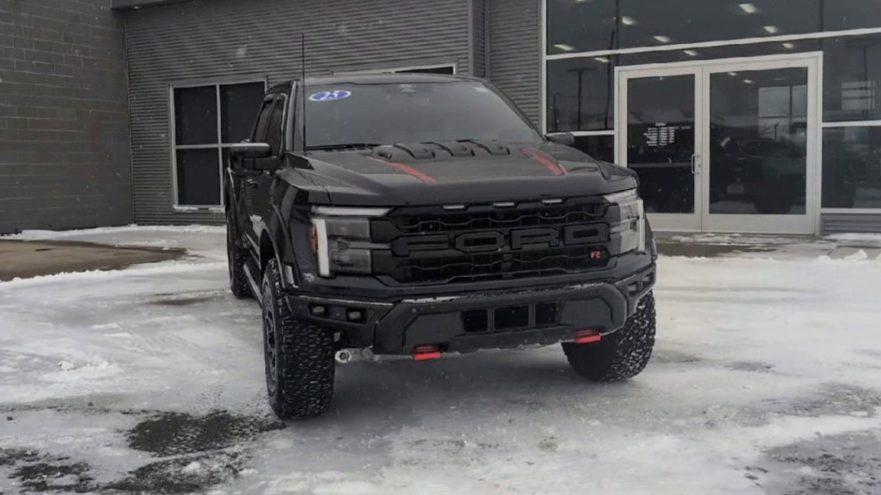 2025 Ford F-150 Raptor photo 2