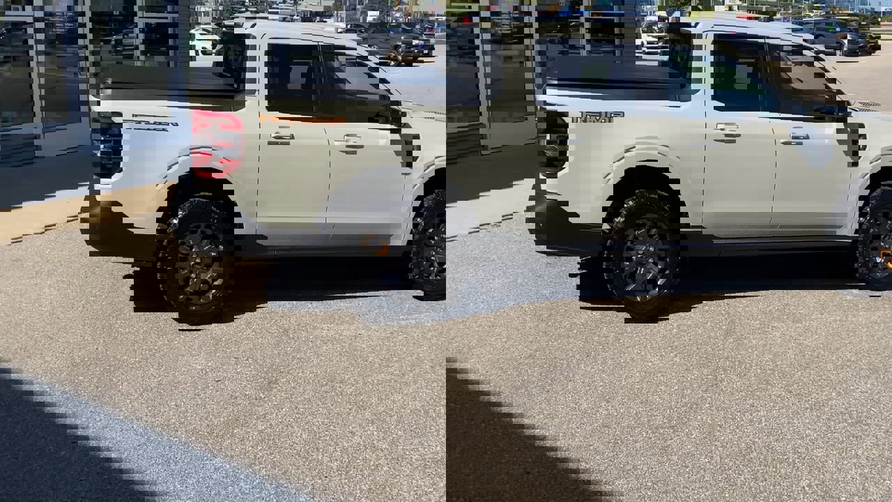 2024 Ford Maverick Lariat Tremor photo 2