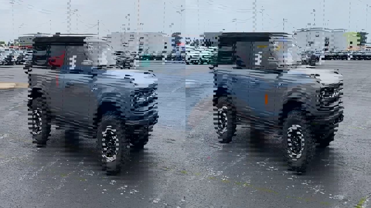 2024 Ford Bronco Outer Banks photo 3