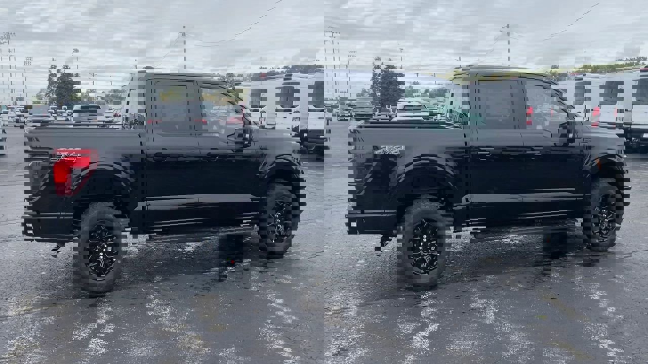 2025 Ford F-150 XLT photo 2