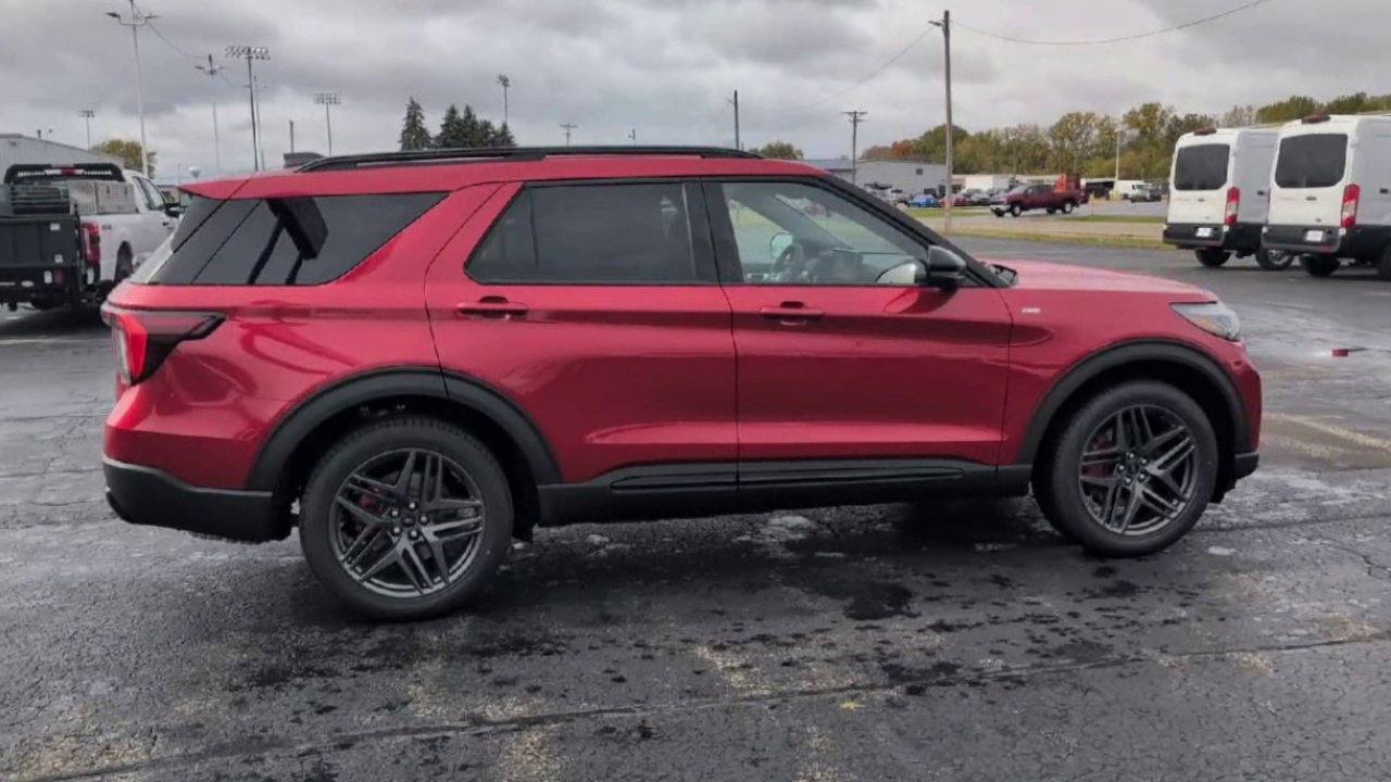 2026 Ford Explorer ST-Line photo 2