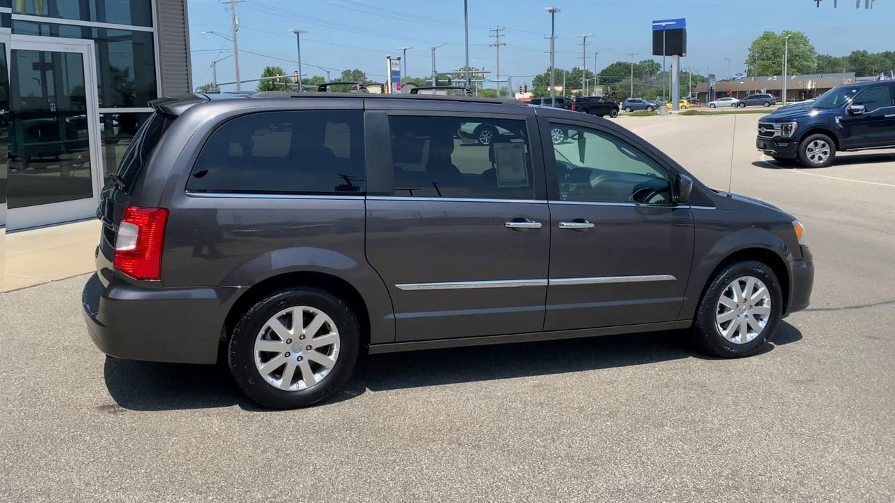 Used 2016 Chrysler Town & Country Touring with VIN 2C4RC1BG6GR166408 for sale in Appleton, WI
