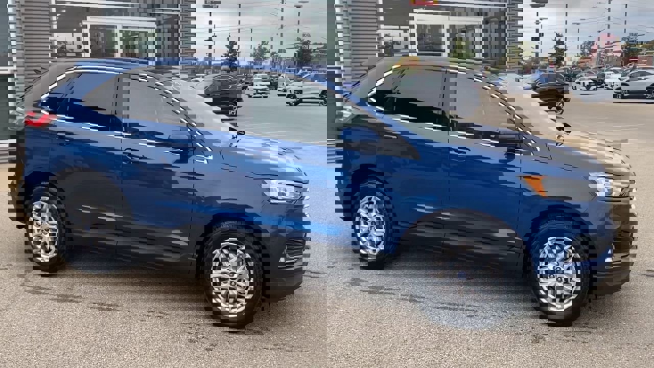 2021 Ford Edge SEL photo 3