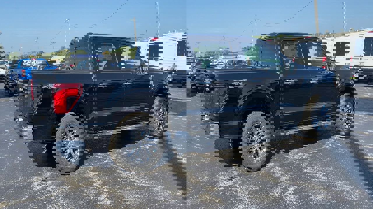 2025 Ford F-150 XLT photo 2