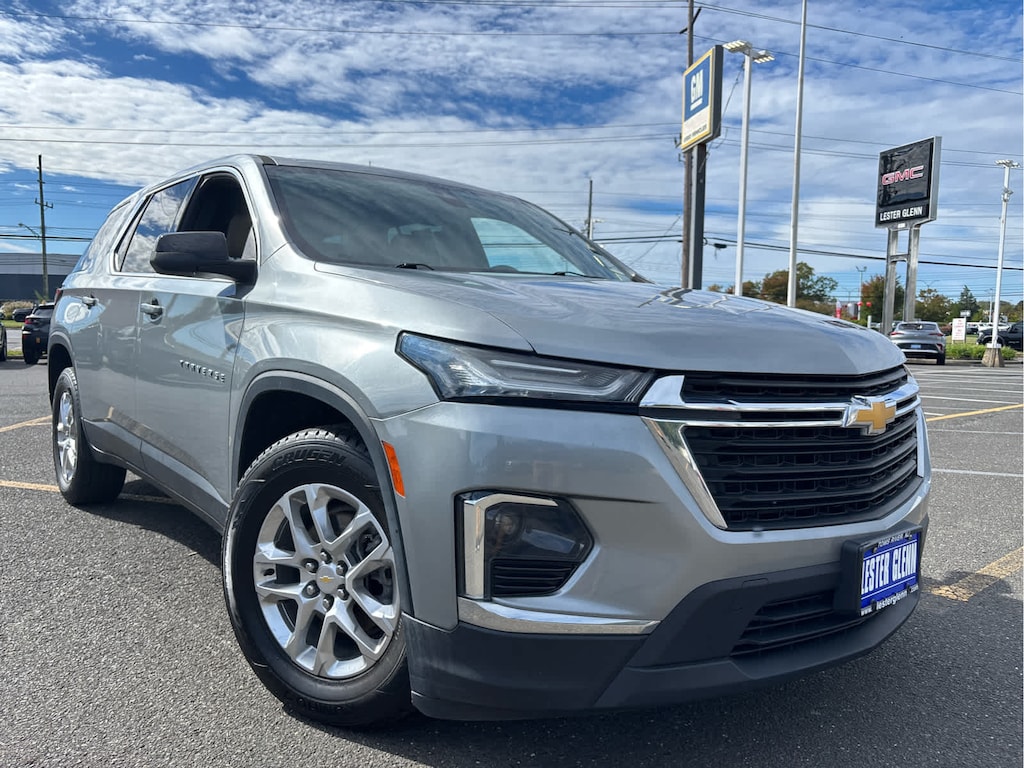Used 2023 Chevrolet Traverse LS FWD
