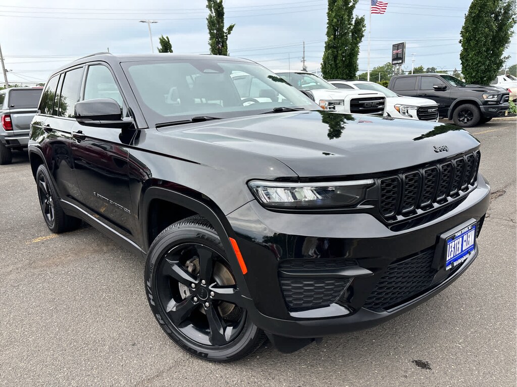 Used 2023 Jeep Grand Cherokee Altitude X 4x4