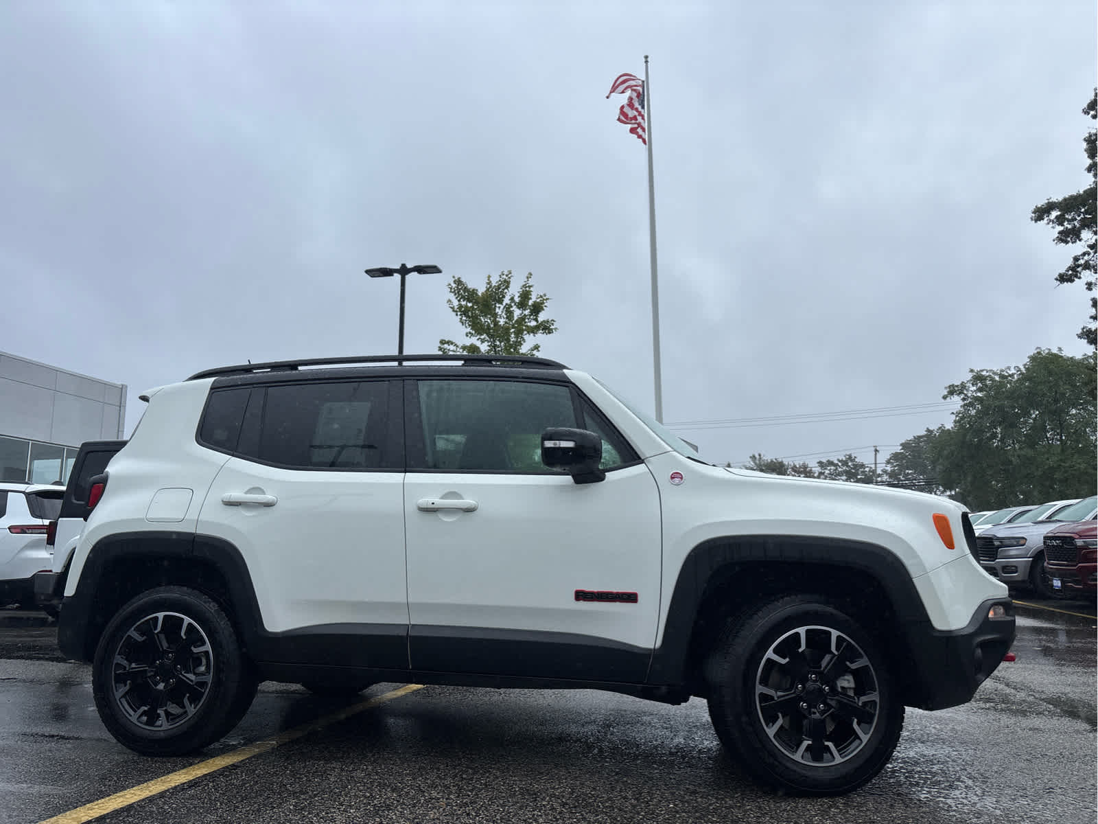 2023 Jeep Renegade Trailhawk photo 3