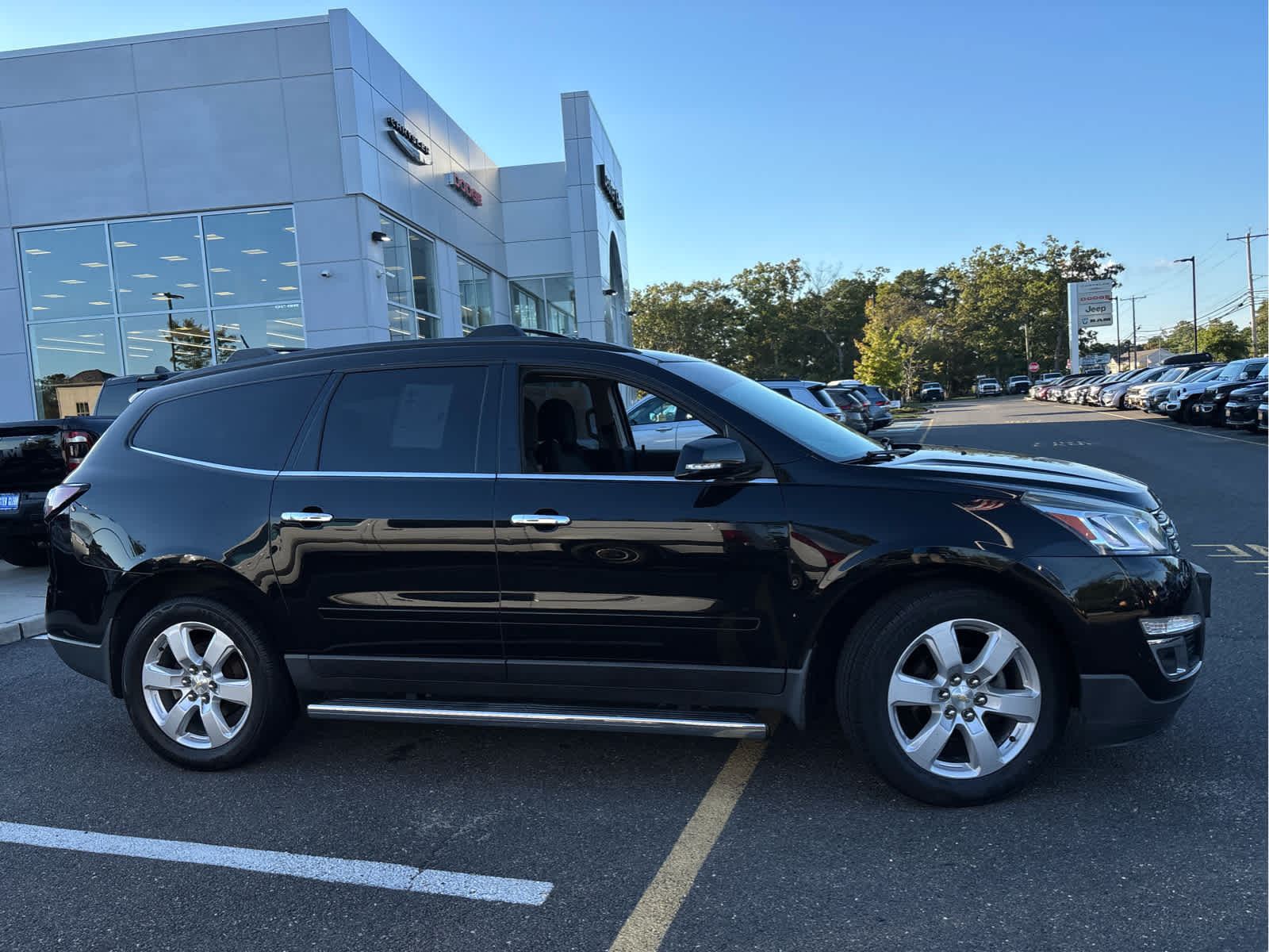 2017 Chevrolet Traverse 1LT photo 3