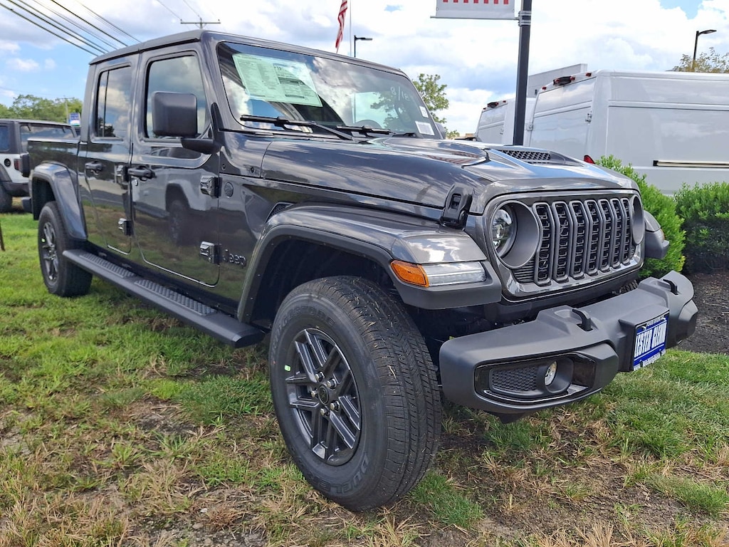 New 2026 Jeep Gladiator Sport S Pickup