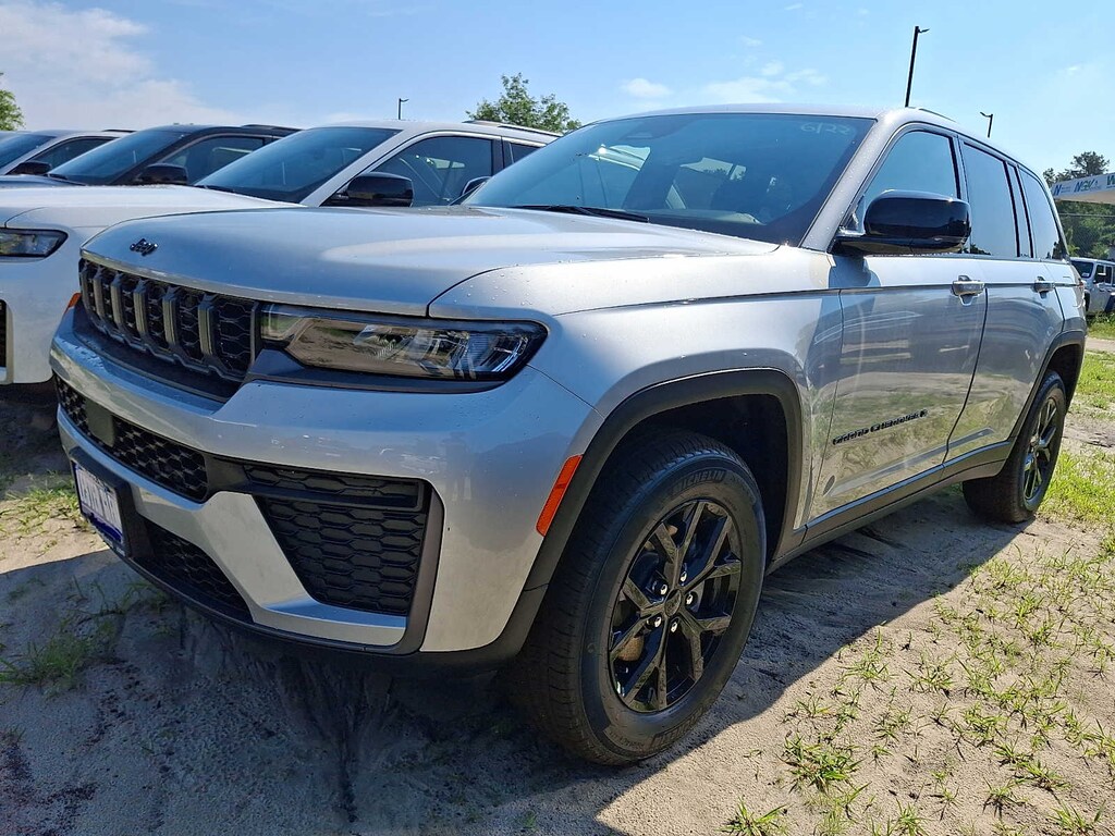 New 2026 Jeep Grand Cherokee Laredo Altitude Sport Utility