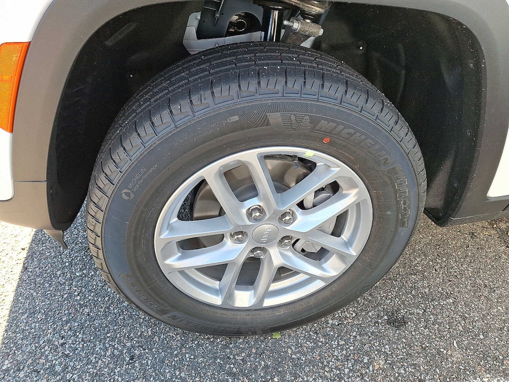 New 2025 Jeep Grand Cherokee Laredo X Sport Utility