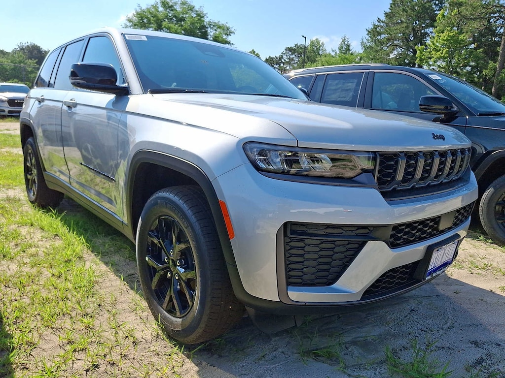New 2026 Jeep Grand Cherokee Laredo Altitude Sport Utility