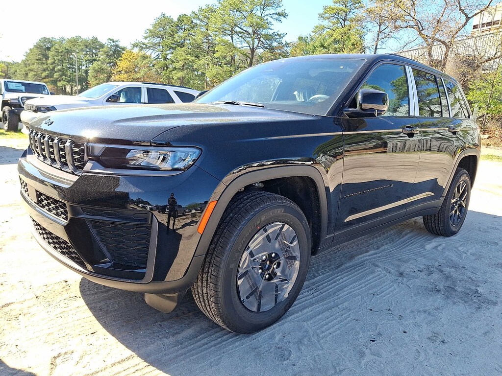 New 2026 Jeep Grand Cherokee Laredo Altitude Sport Utility