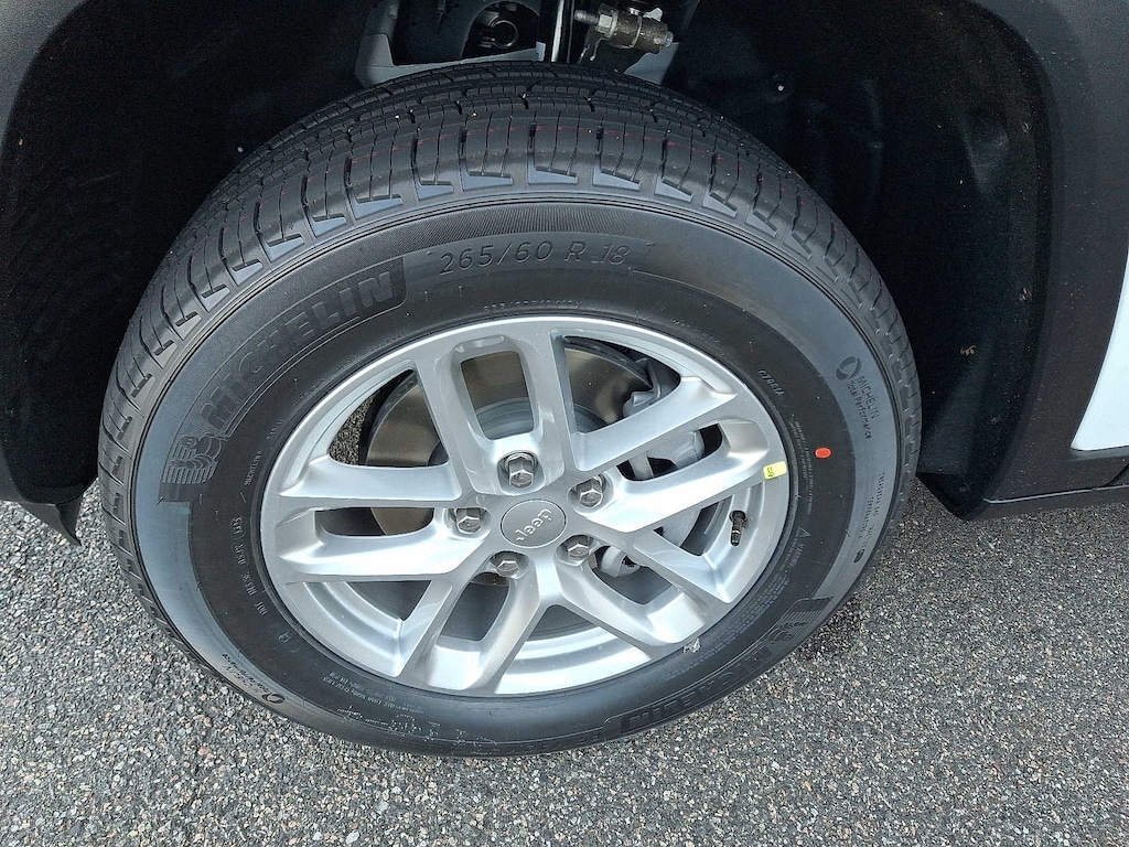 New 2025 Jeep Grand Cherokee LAREDO X 4X4 Sport Utility