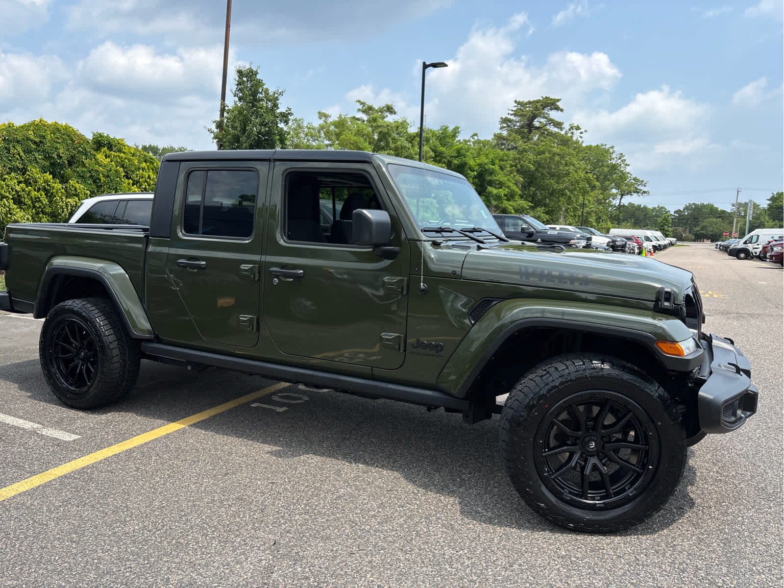 2023 Jeep Gladiator Willys photo 3