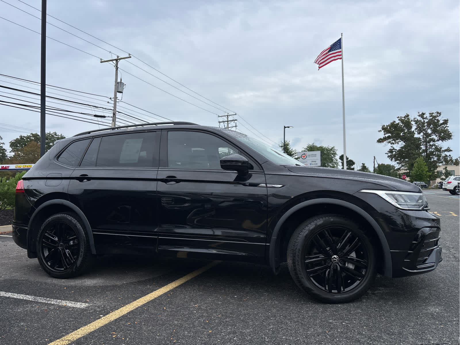 2022 Volkswagen Tiguan SE R-Line Black photo 3