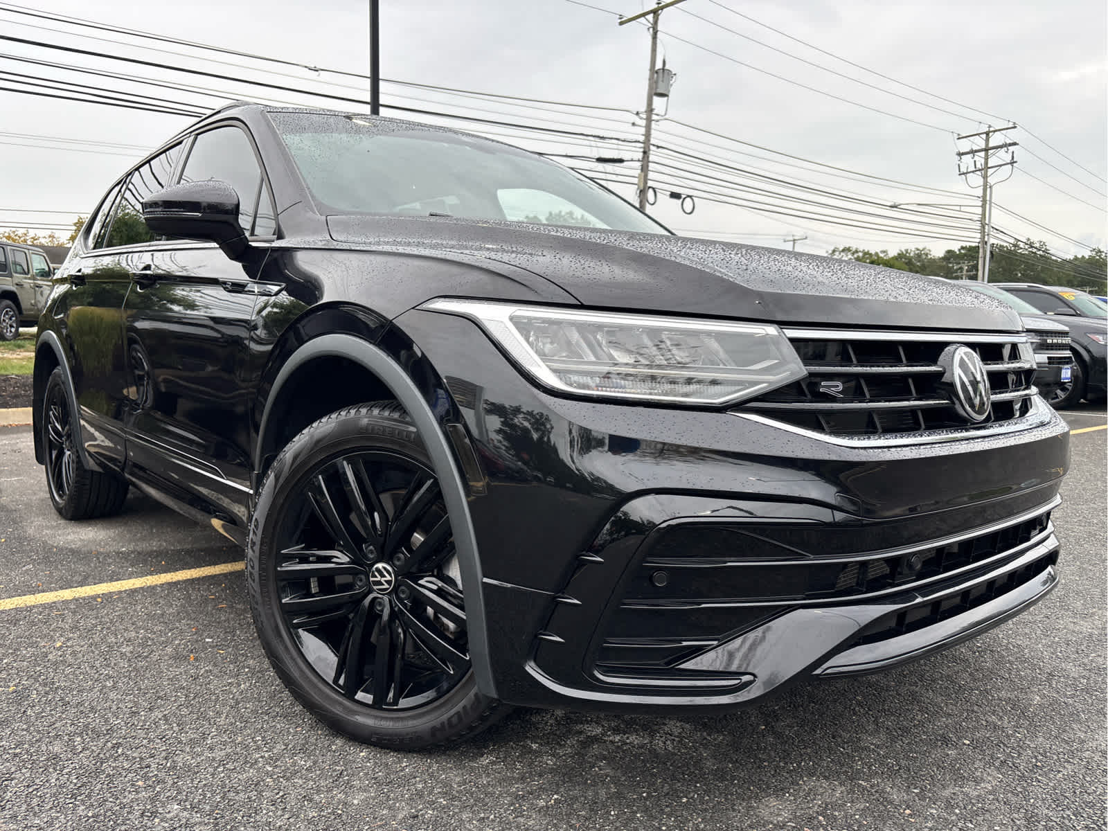 2022 Volkswagen Tiguan SE R-Line Black photo 2