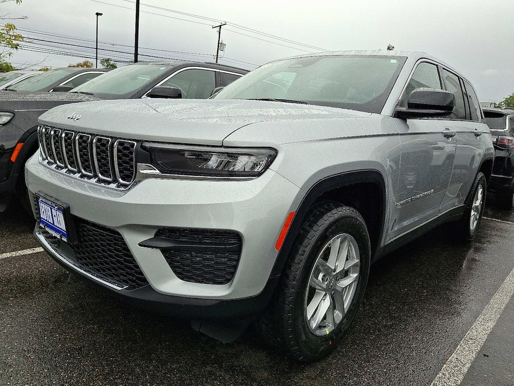New 2025 Jeep Grand Cherokee LAREDO X 4X4 Sport Utility
