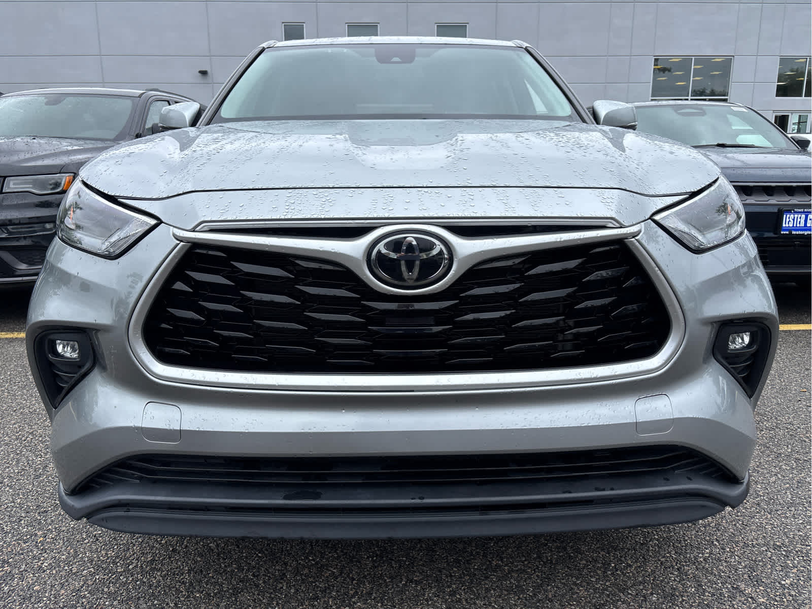 2022 Toyota Highlander LE photo 4