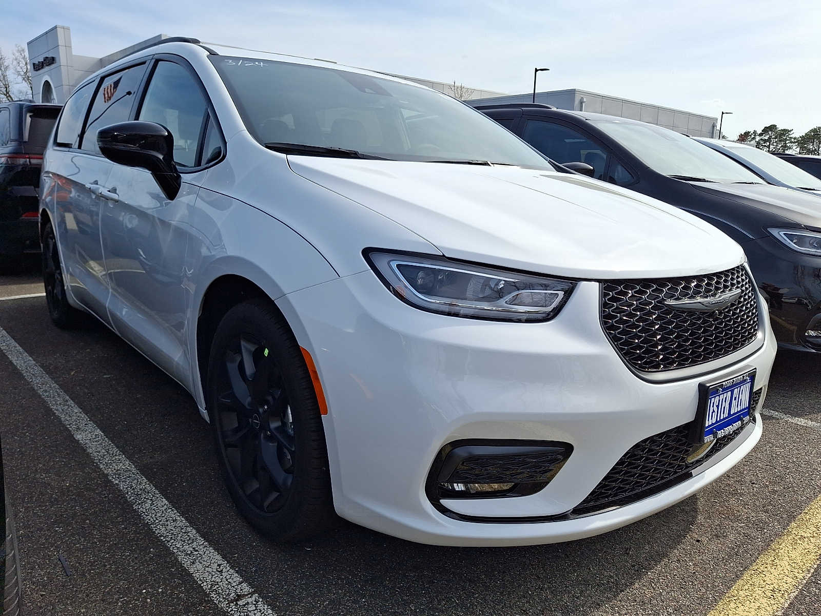 2026 Chrysler Pacifica Limited's photo