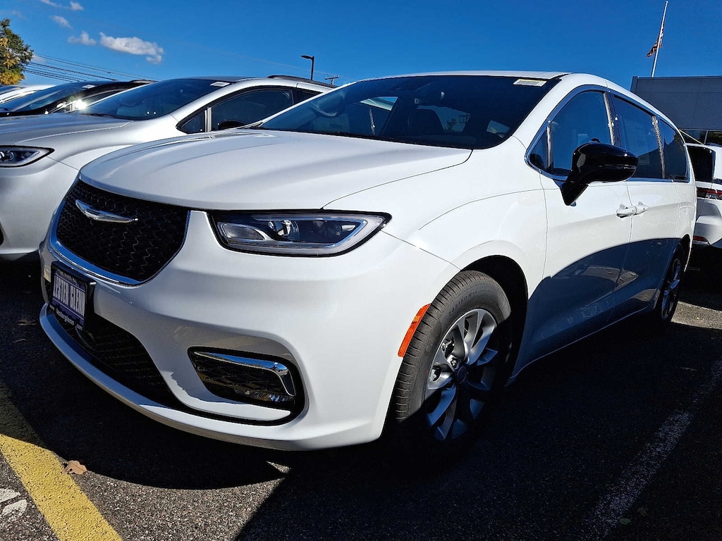 New 2026 Chrysler Pacifica Limited Passenger Van