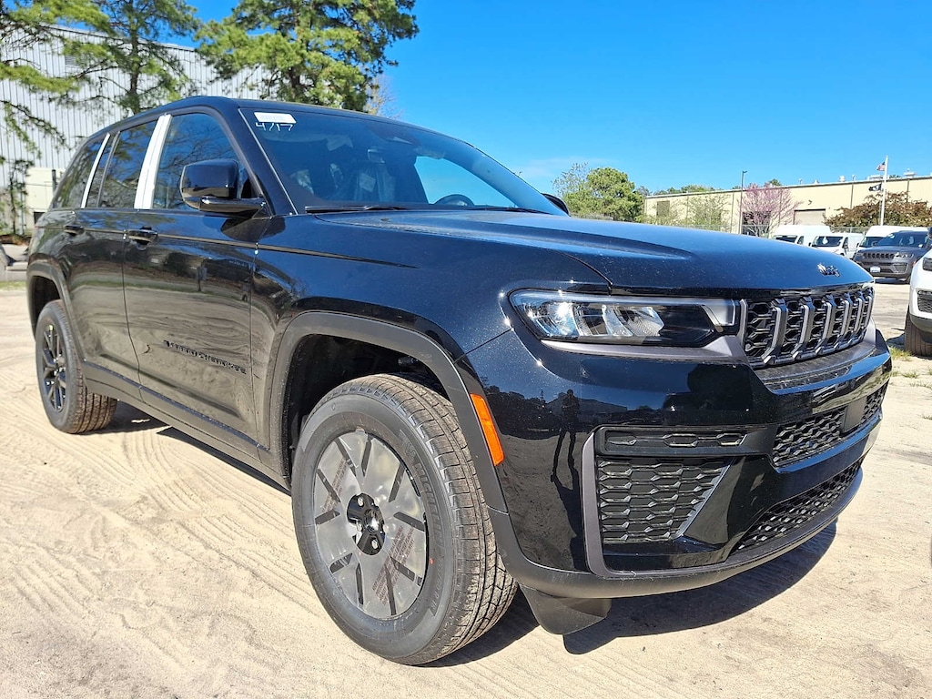 New 2026 Jeep Grand Cherokee Laredo Altitude Sport Utility