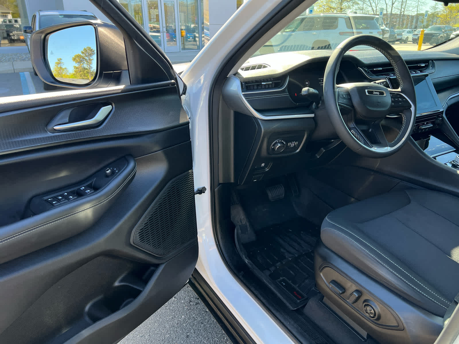 2023 Jeep Grand Cherokee Laredo - Photo 8