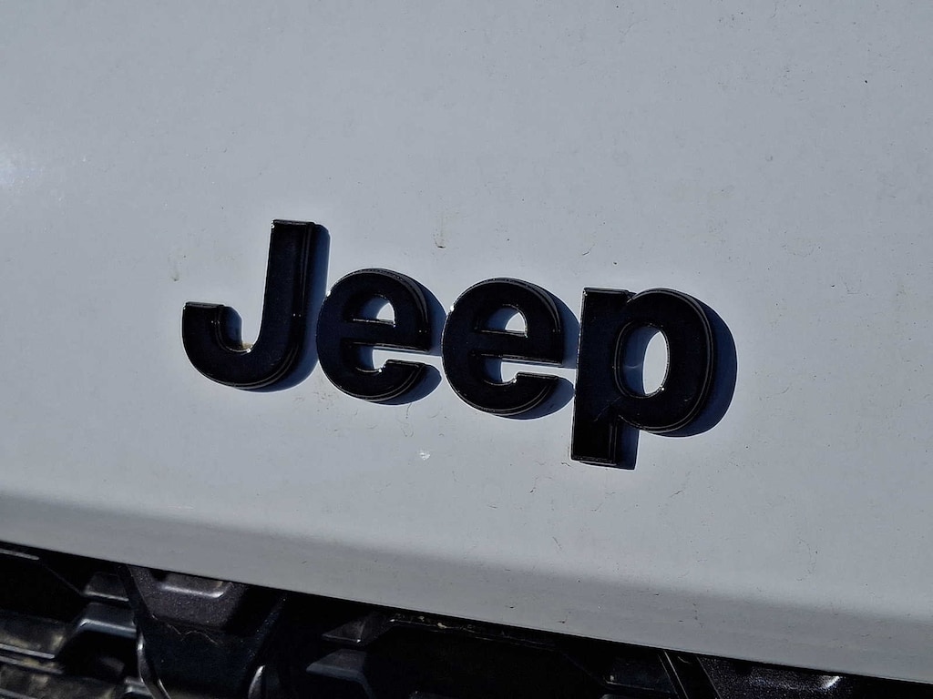 New 2026 Jeep Grand Cherokee Laredo Altitude Sport Utility
