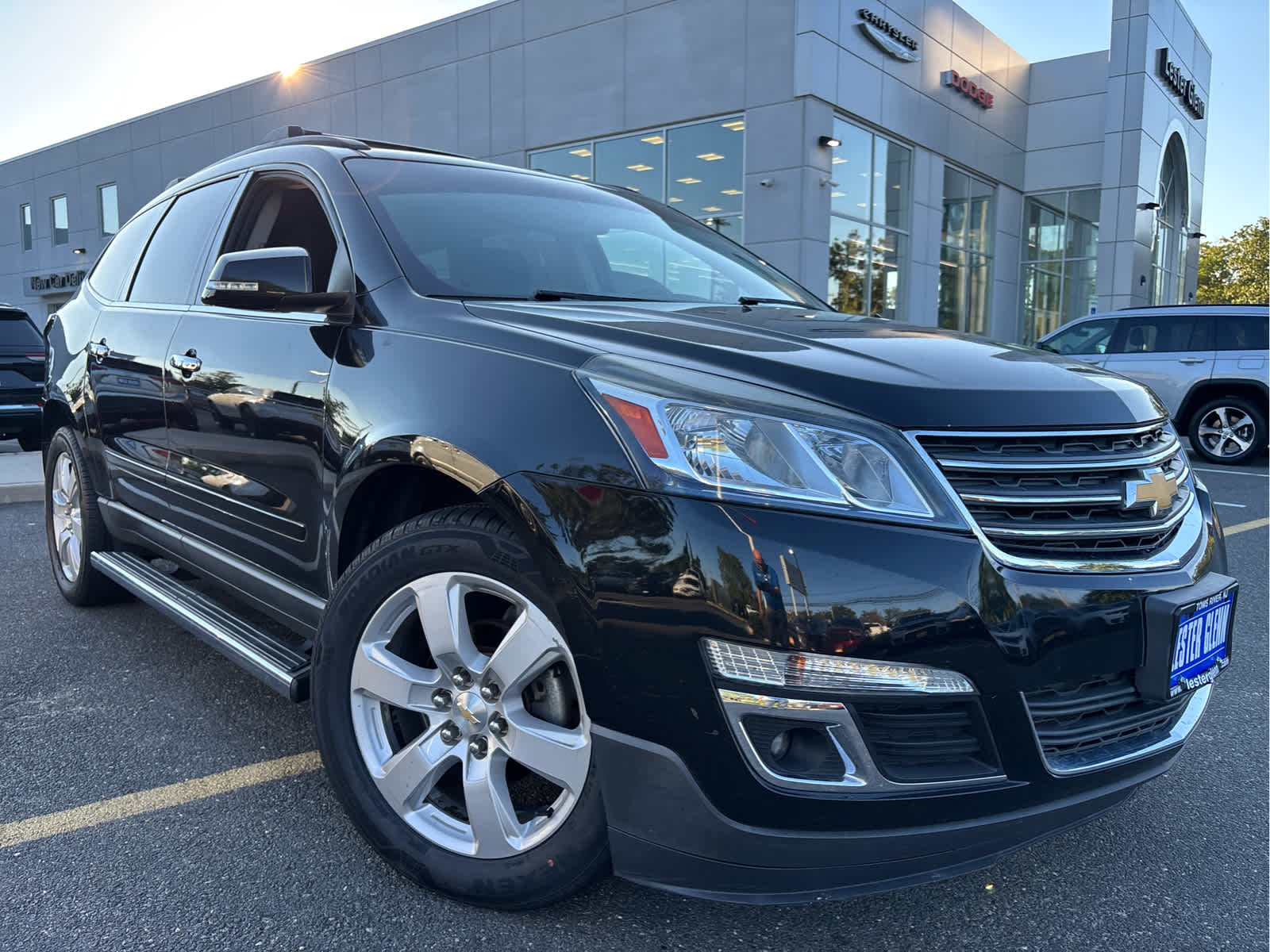 2017 Chevrolet Traverse 1LT photo 2