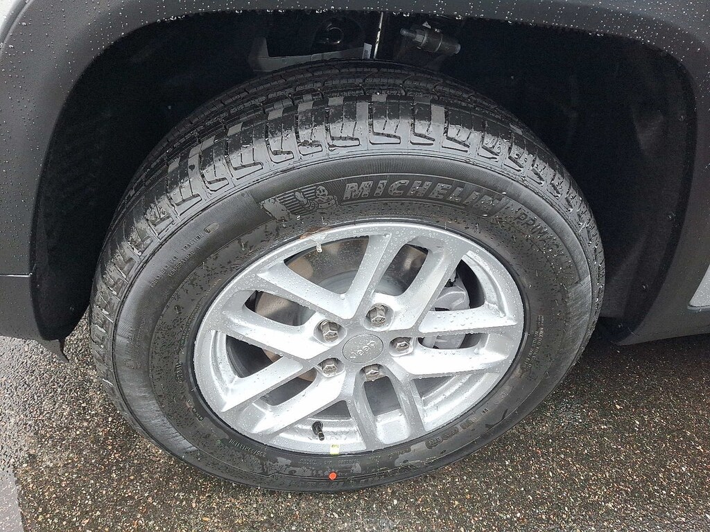 New 2025 Jeep Grand Cherokee LAREDO X 4X4 Sport Utility