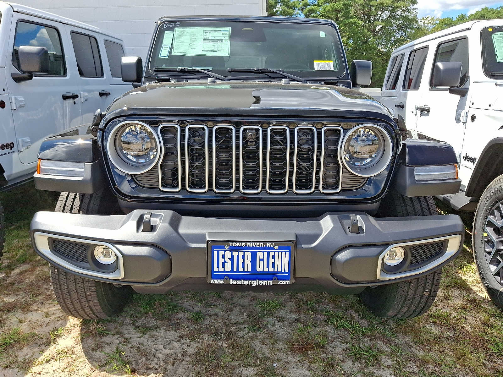 2025 Jeep Wrangler Sahara photo 2